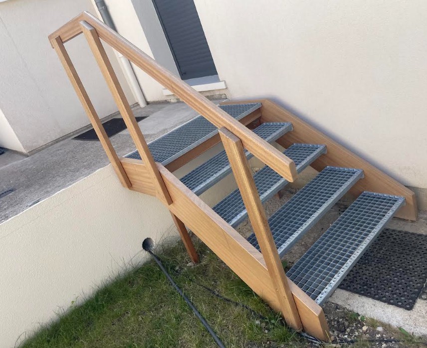 marches escalier caillebotis acier galvanisé sur mesure extérieur